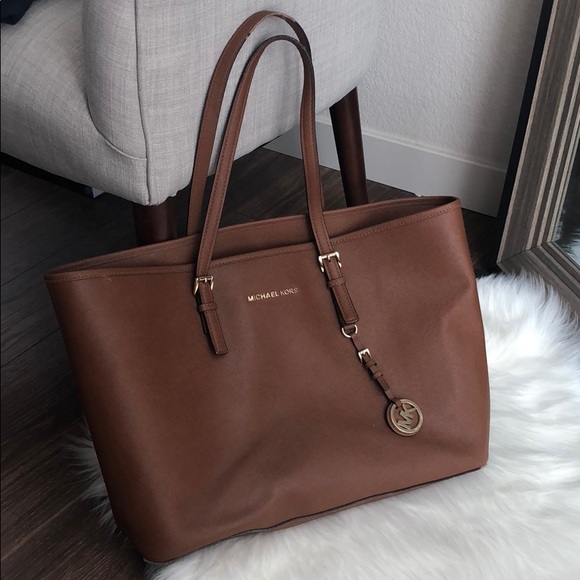 Michael Kors Handbags - Michael Kors Jet Setter Tote - Large - Tan
